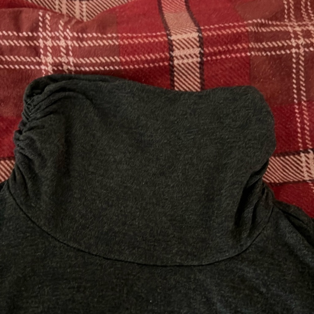 Grace Black Ruched Sleeve Turtleneck Top Size M Stretch Rayon Blend - Picture 3 of 4